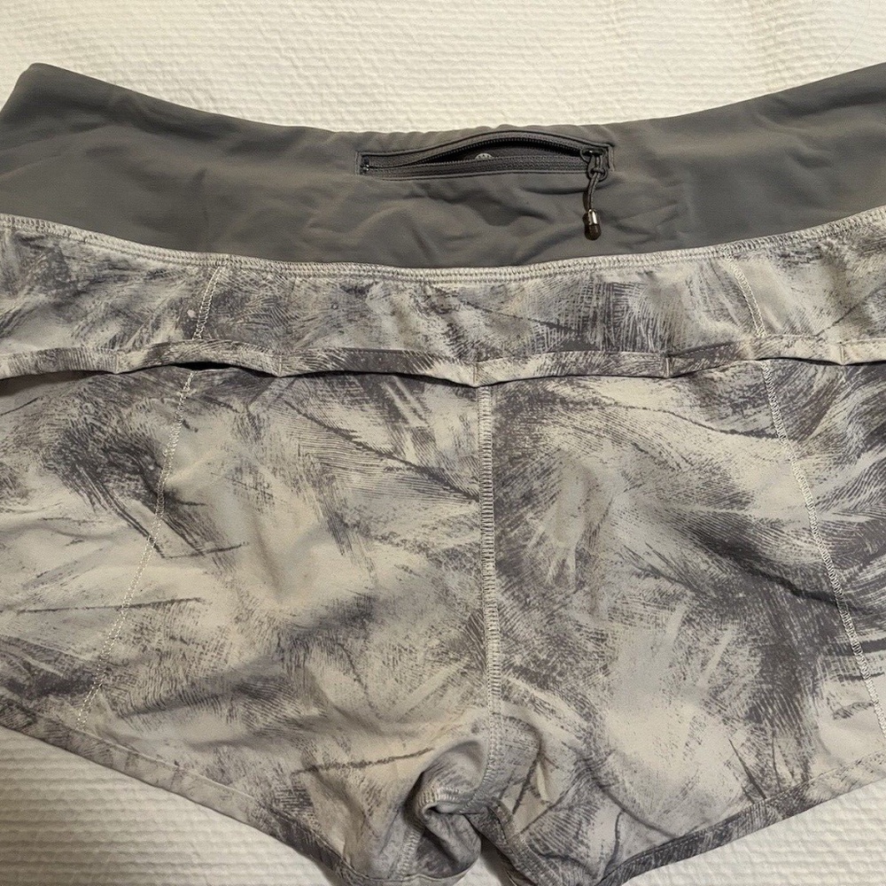 Lululemon Run Swiftly Shorts Size 8 - image 3